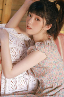 女人脱裤头